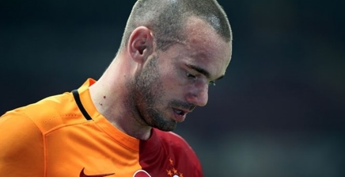 Sneijder: Galatasaray'daki geleceğimi gözden geçireceğim