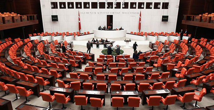 AK Parti'den CHP, MHP ve HDP'ye dokunulmazlık ziyareti: Muhalefet yine ipe un serdi