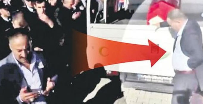 Derik Kaymakamı Safitürk'ü şehit eden sanık ifade verirken kendini yaktı