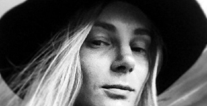 Yaşlı olduğunu düşündüğü için kendini yaktı