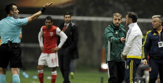 Hırvat hakem Ivan Bebek'in skandal kararları Fenerbahçe maçına damga vurdu