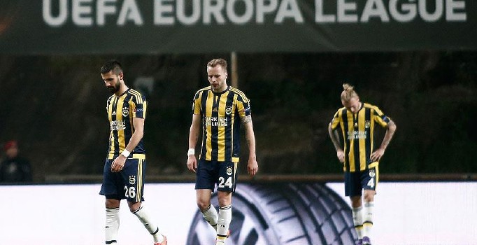 Fenerbahçeli yöneticilerden futbolculara tam destek