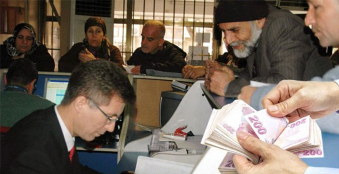 Emeklilerin bayram ikramiyesi bugün yatıyor