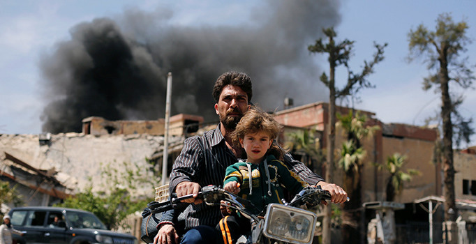 Dünya füzeleri konuşuyor Esad katliamı sürdürüyor