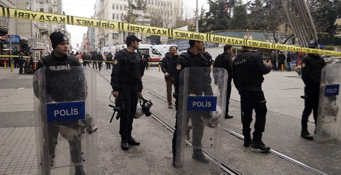 Taksim Beyoğlu'nda '2. canlı bomba benim' diye bağırdı