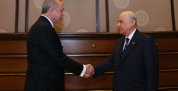 Külliye'deki zirve sonrası Erdoğan açıklama yapacak, Bahçeli kurmayları topladı