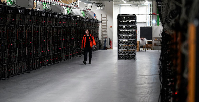 Bitcoin hırsızı, başbakanı taşıyan uçakla İzlanda'dan kaçtı