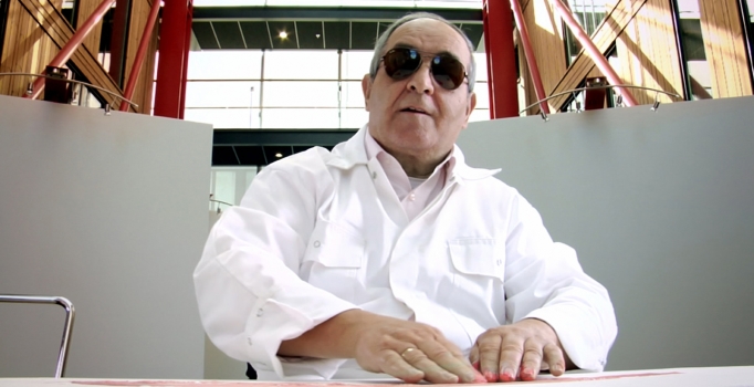 Görme engelli ressamın gözleri 'parmak uçları'