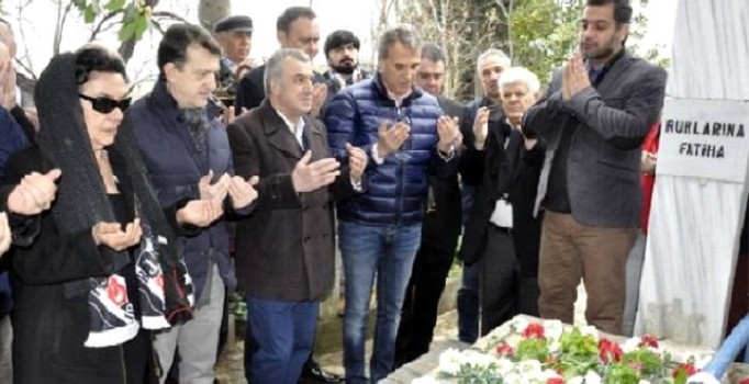 Beşiktaş'ın 113. kuruluş yılında Şeref Bey kabri başında anıldı