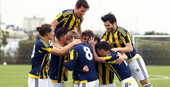 Fenerbahçe, Galatasaray'ı 9 kişiyle 3-1 yendi