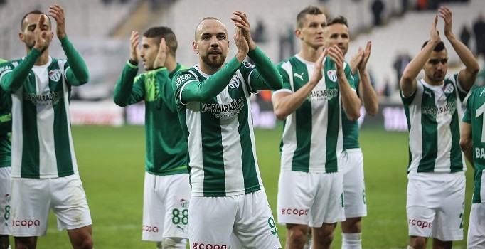 Timsah Arena'da Kasımpaşa'yı ağırlayan Bursaspor maçtan 4-1 galip ayrıldı