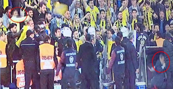 Derbiyi karıştıran adam kare kare görüntülendi