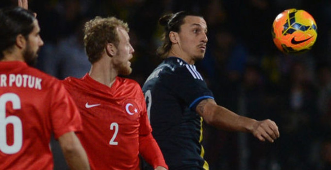 Ibrahimovic: Terör futbolla bağdaştırılamaz