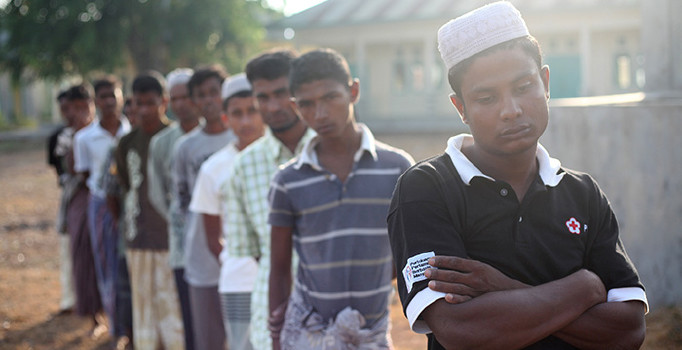 Myanmar, Arakanlı Müslümanlara yardım ulaşmasını engelliyor