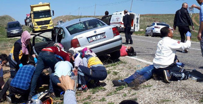 Düğün yolunda feci kaza: 10 yaralı | Kırşehir haberleri