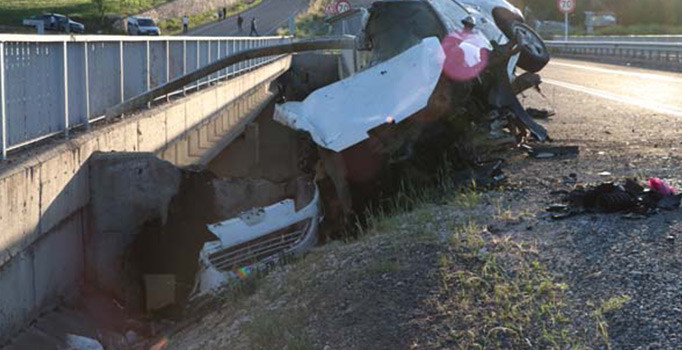 Diyarbakır'da katliam gibi kaza! 3 ölü