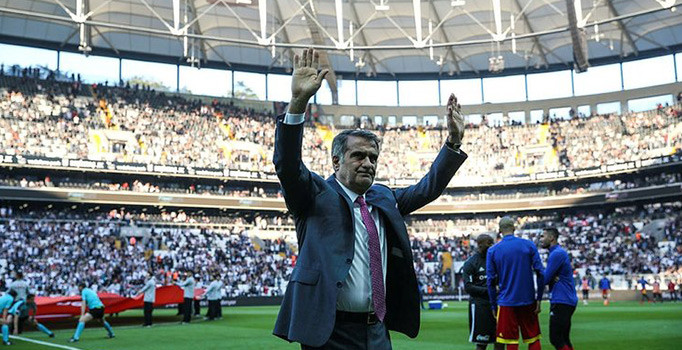 Beşiktaş tribünlerinden Şenol Güneş'e sevgi seli