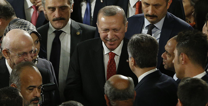 Son dakika! Cumhurbaşkanı Erdoğan'dan Özgür Özel ve vekil transferine sert tepki