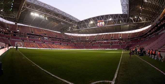 TFF'den ertelenen Galatasaray-Fenerbahçe derbisinin oynanacağı tarih ile ilgili açıklama geldi