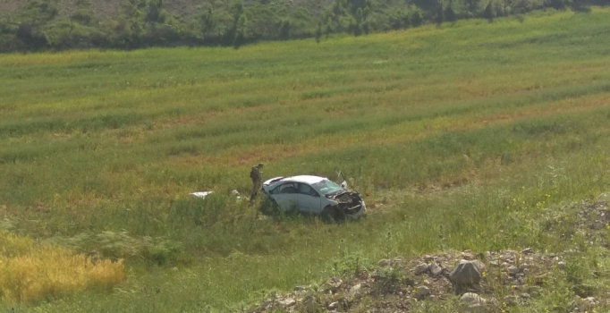 Adıyaman'da otomobil buğday tarlasına uçtu: 1 ölü, 3 yaralı