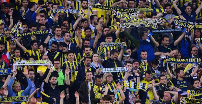 Kadıköy'de tepki çeken Şenol Güneş tezahüratı!