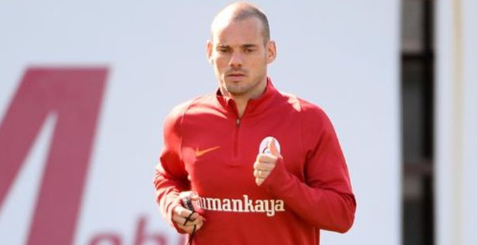 Sneijder: Bu şartlarda oynamam başkan