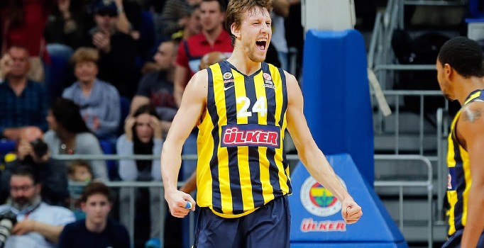 Fenerbahçe'nin yıldız basketbolcusu Jan Vesely 6 hafta sahalardan uzak kalacak