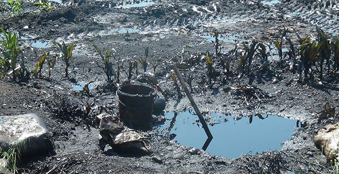 Petrol çalarken boru hattını patlattılar