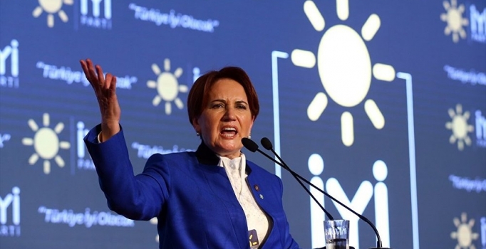 Meral Akşener: Adaylıktan Gül için çekilmem