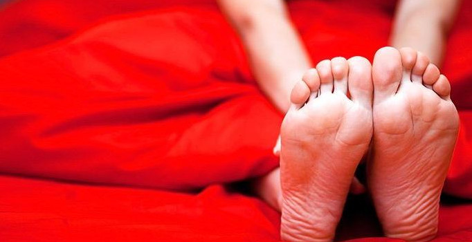 Huzursuz bacak sendromu nedir? Huzursuz bacak sendromunun nedenleri ve belirtileri nelerdir