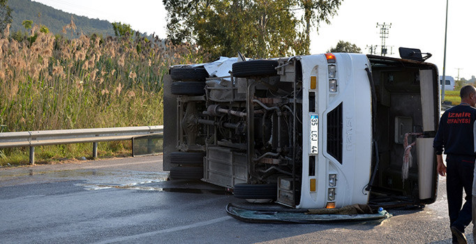 İzmir'de feci kaza: 20 yaralı