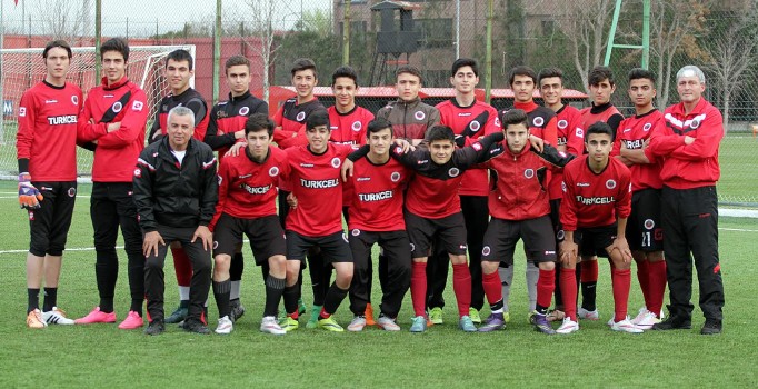Gençlerbirliği'nin U-16 ve U-15 takımları şampiyon oldu