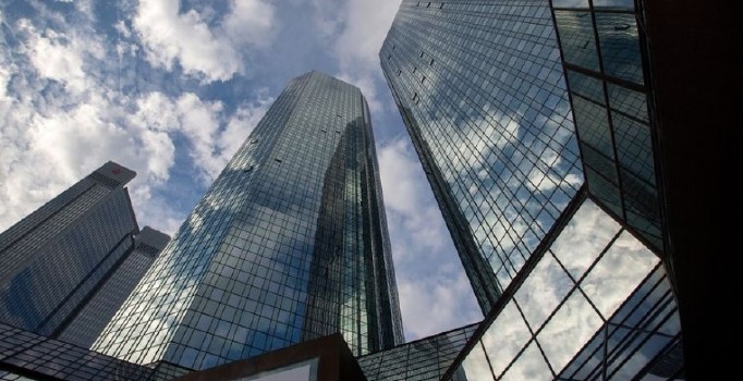 Deutsche Bank işten çıkarmalara başladı