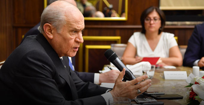 Bahçeli'den Gül'e çağrı: Erdoğan'ın yanına gidip kardeşim adayım sensin demesi lazım