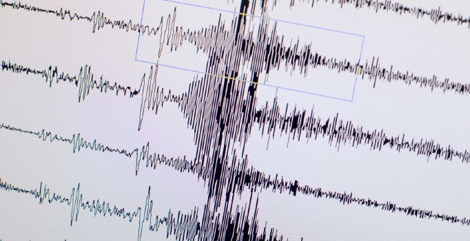 İran'daki depremde 105 kişi yaralandı