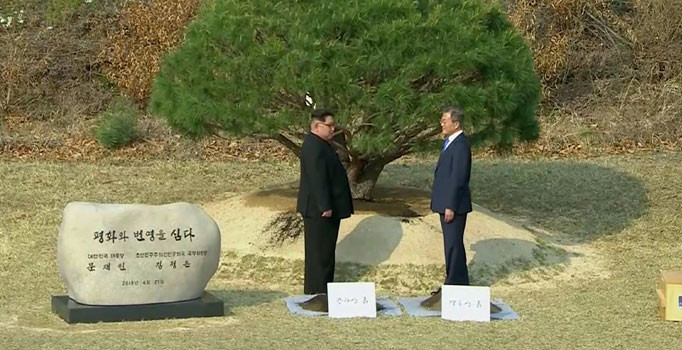 Kuzey Kore ve Güney Kore liderleri sınırda buluştu: Yeni bir tarih başlıyor