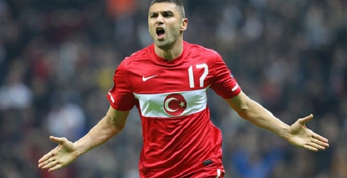Sakatlığı bulunan Burak Yılmaz Milli Takım kampından ayrıldı