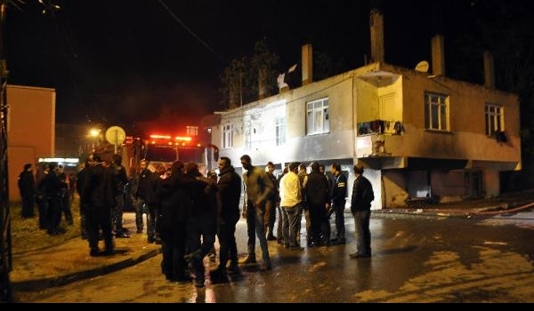 Başakşehir'de Suriyelilerin oturduğu bina ateşe verildi