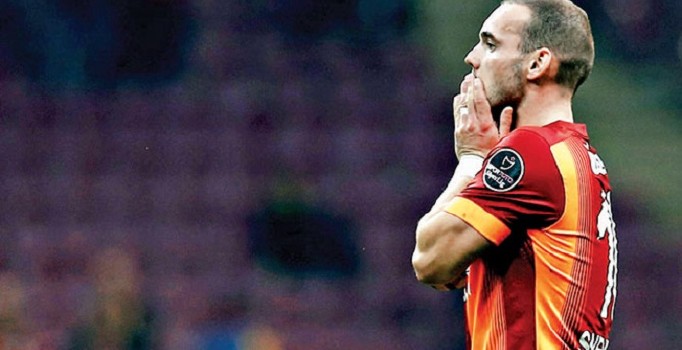 Galatasaraylı futbolcu Wesley Sneijder, hayatını kaybeden Johan Cruyff'u unutmadı