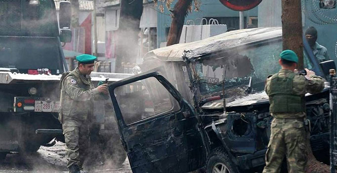 Afganistan'da seçim merkezine bombalı saldırı
