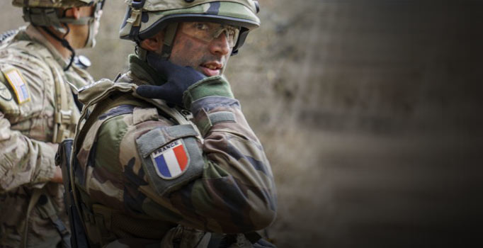 Fransa'da zorunlu askerlik geliyor