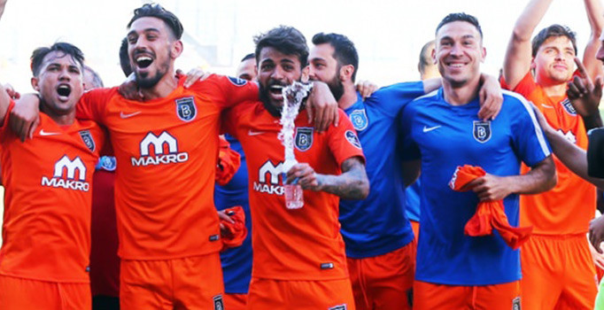 Başakşehir derbi öncesi zirveye yerleşti!
