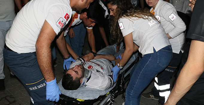 Son dakika! Derbi sonrası bıçaklı kavga! Yaralılar var