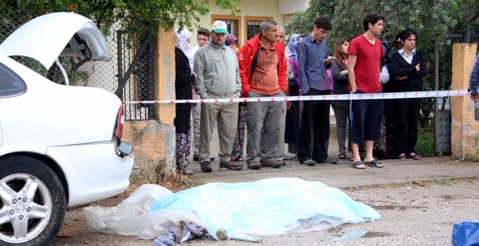 Otomobilin çarpıp kaçtığı kadın öldü