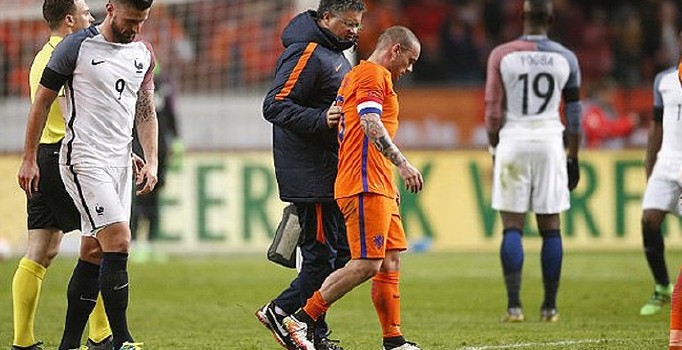 Galatasaray'ın Hollandalı yıldızı Wesley Sneijder Fransa maçında sakatlandı
