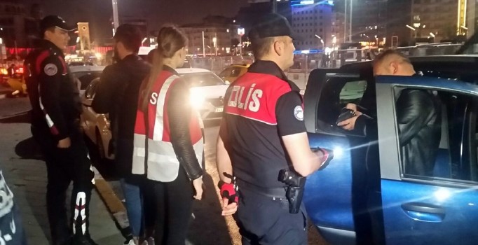 1 Mayıs öncesi Taksim’de helikopter destekli uygulama