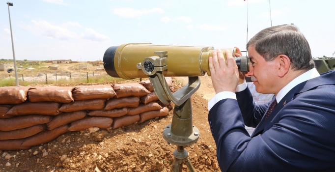 Davutoğlu Süleyman Şah türbesini ziyaret etti