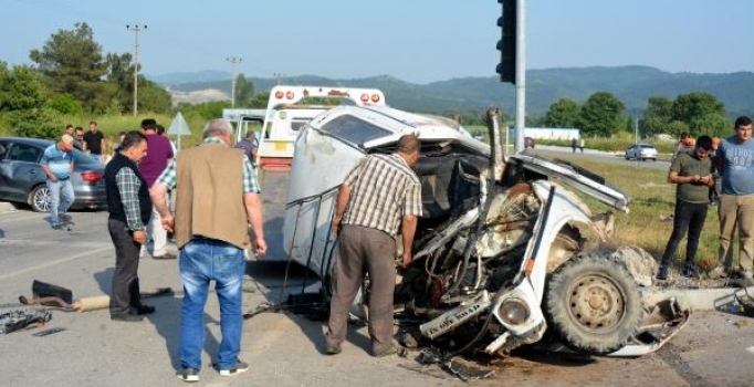 Çanakkale'de feci kaza: Ölü ve yaralılar var