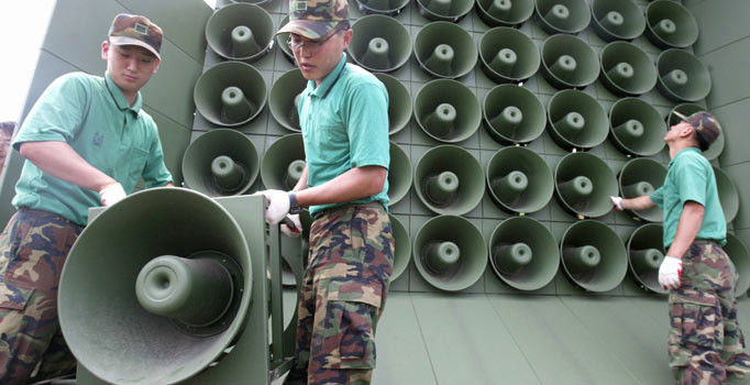 Güney Kore'den ilk adım: Hoparlörleri kaldırıyor