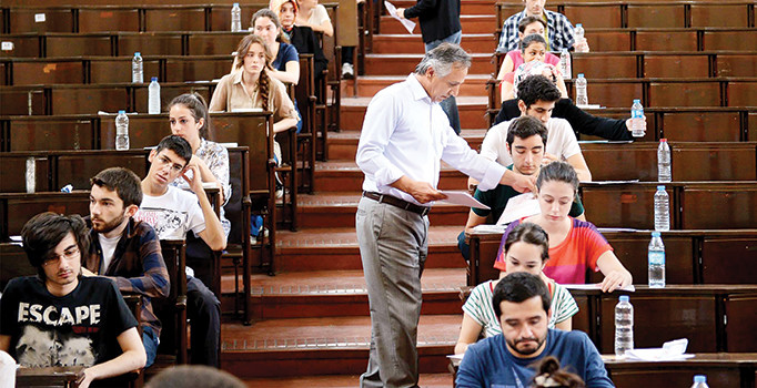 Yapılan sınavlarda soruların hatalı çıkması, ÖSYM’nin soru seçme sistemini tartışmaya açtı